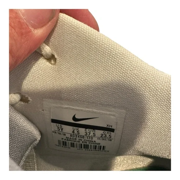 Nike Kyrie 5 GS basketball shoes. Boys size 5 White with Metallic Gold Swoosh - Picture 6 of 9